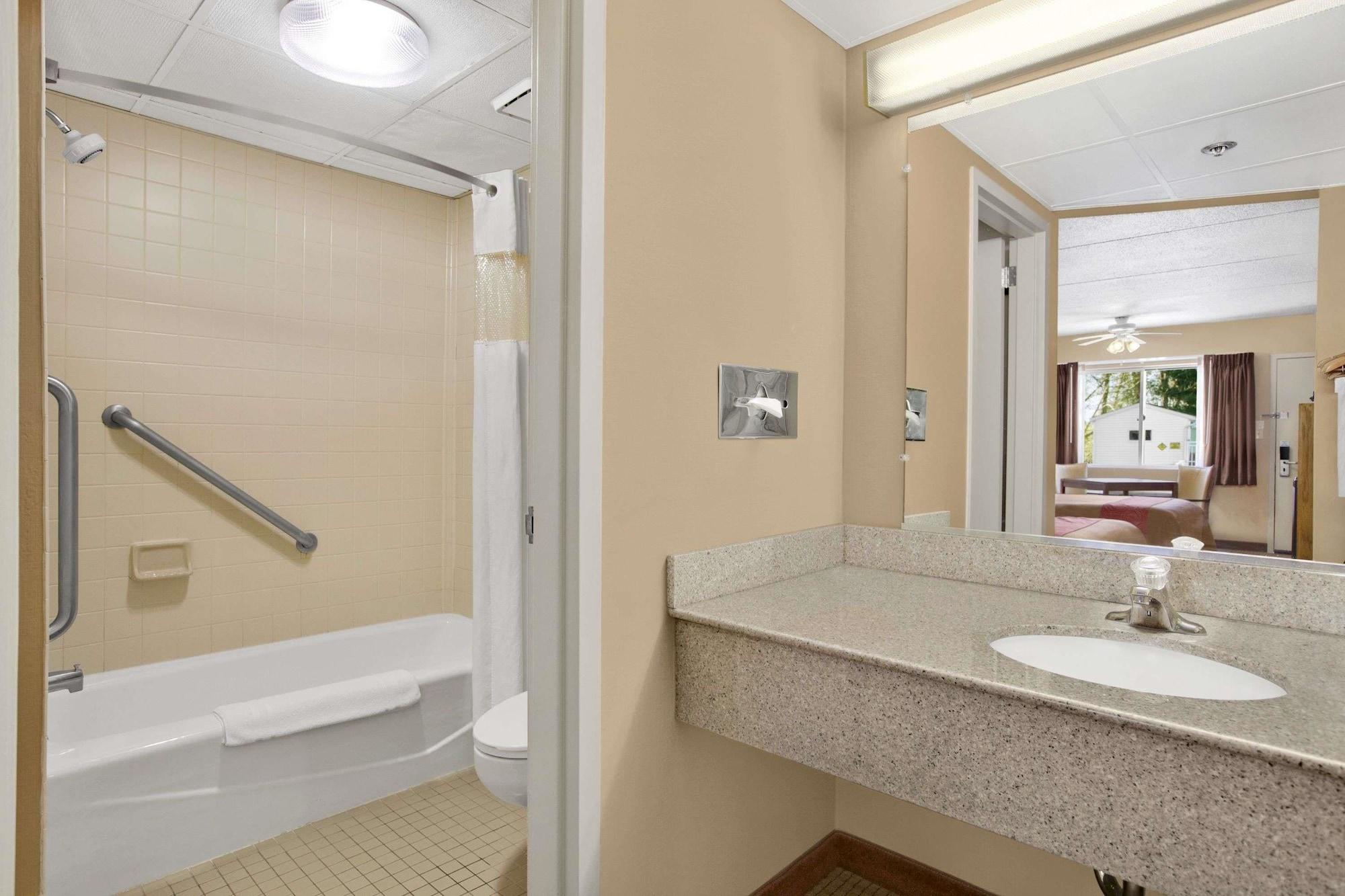 Days Inn By Wyndham Harrisburg North Kültér fotó