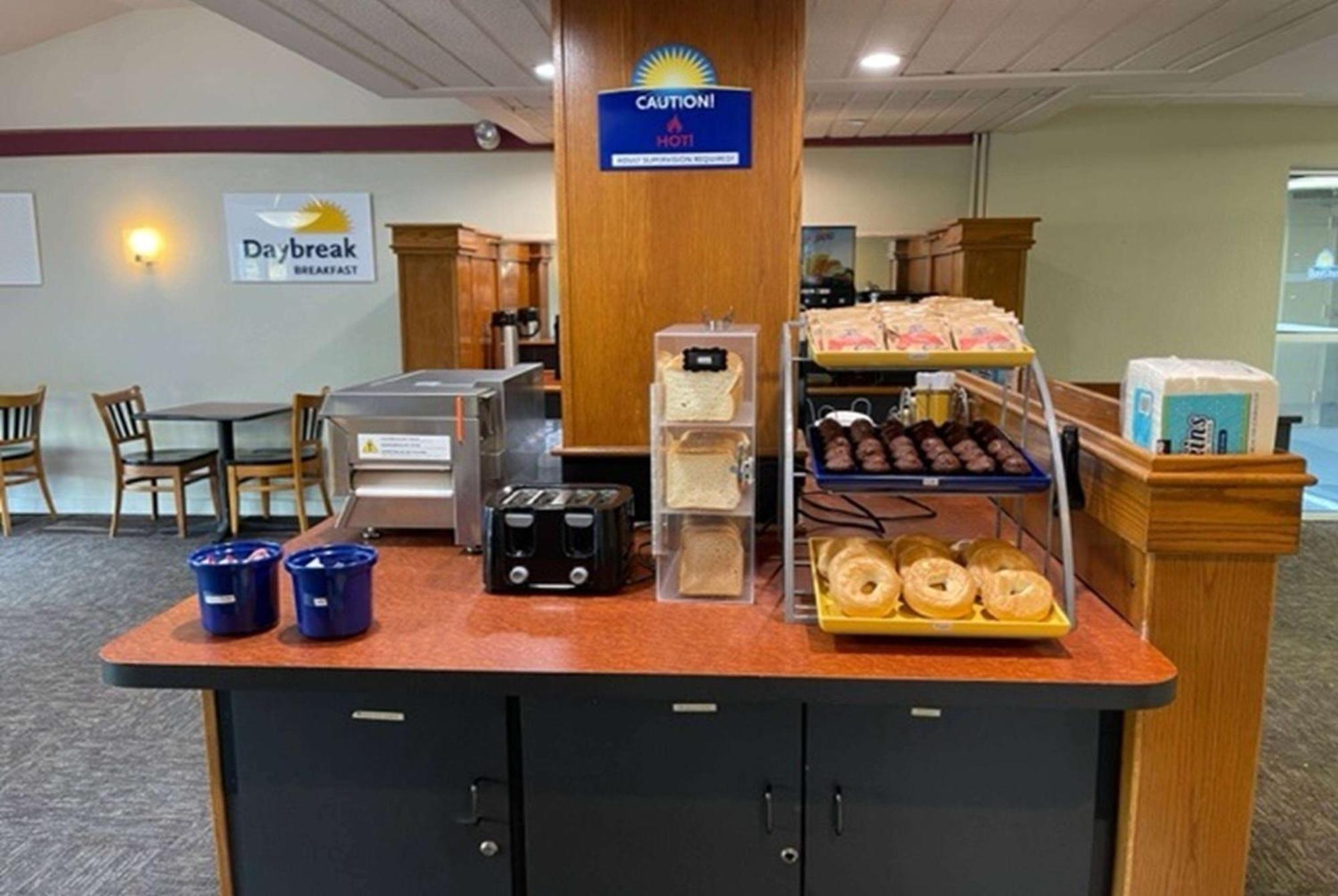 Days Inn By Wyndham Harrisburg North Kültér fotó