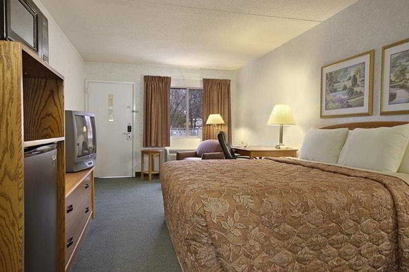 Days Inn By Wyndham Harrisburg North Kültér fotó