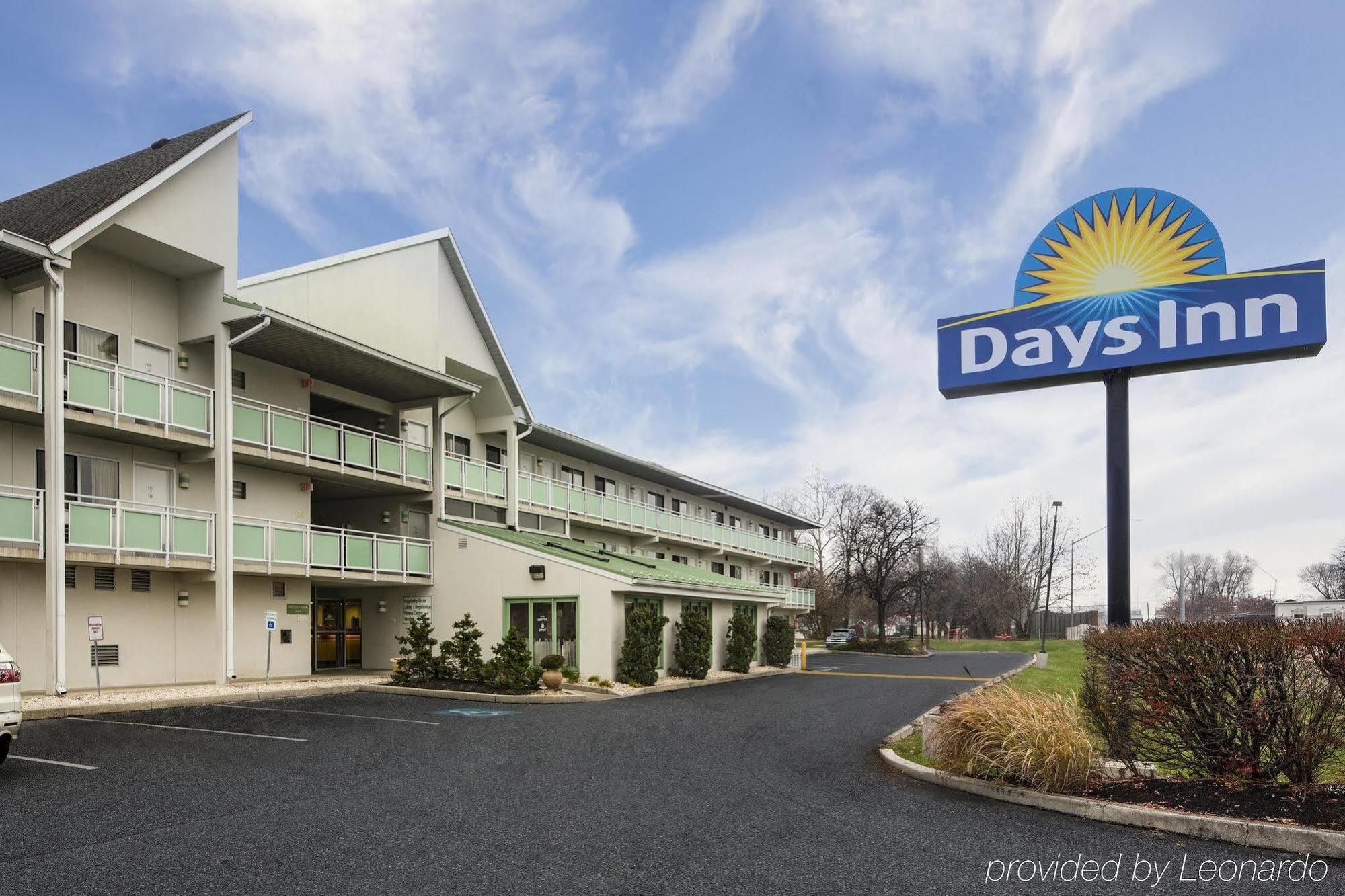 Days Inn By Wyndham Harrisburg North Kültér fotó