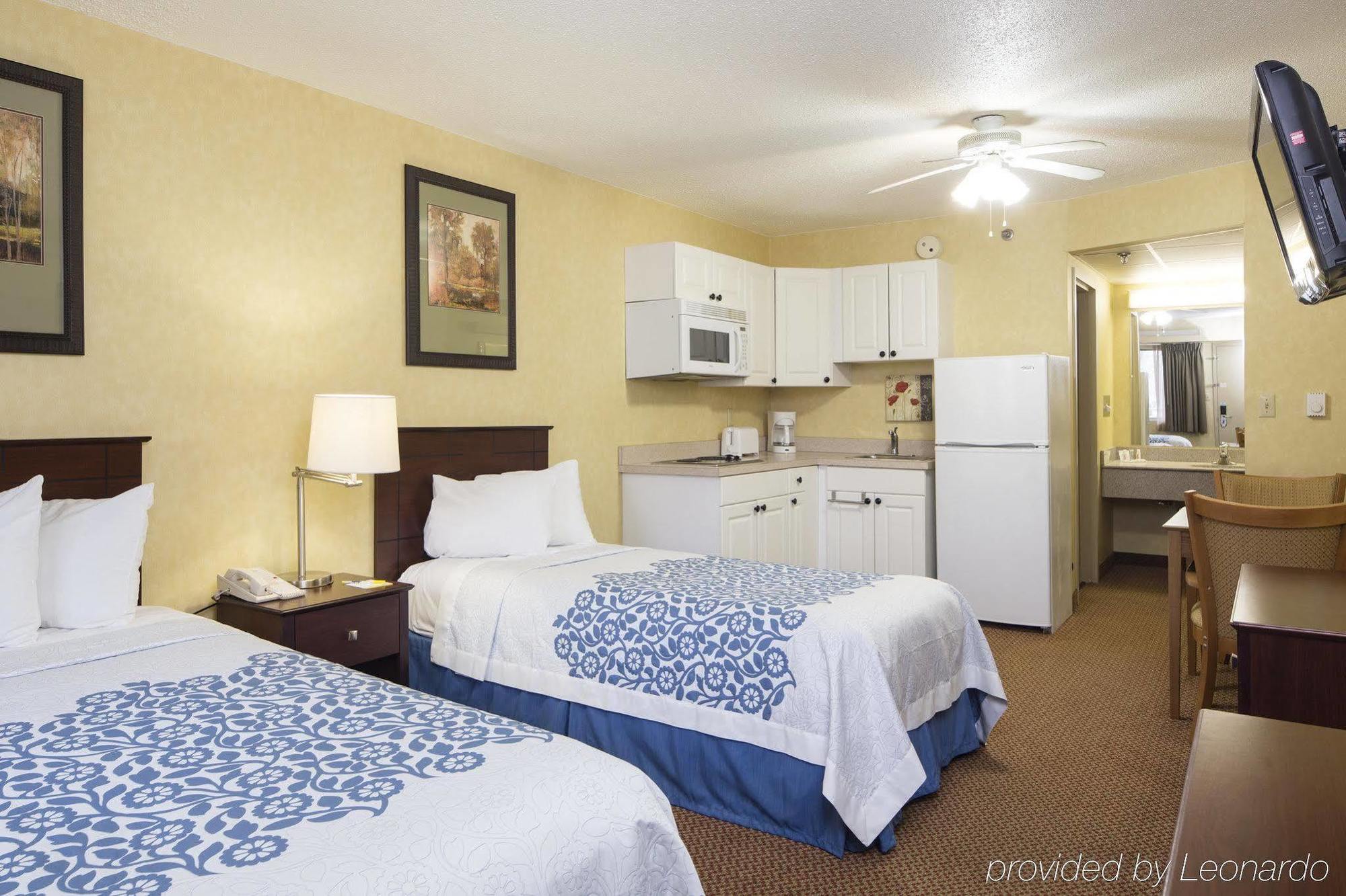 Days Inn By Wyndham Harrisburg North Kültér fotó