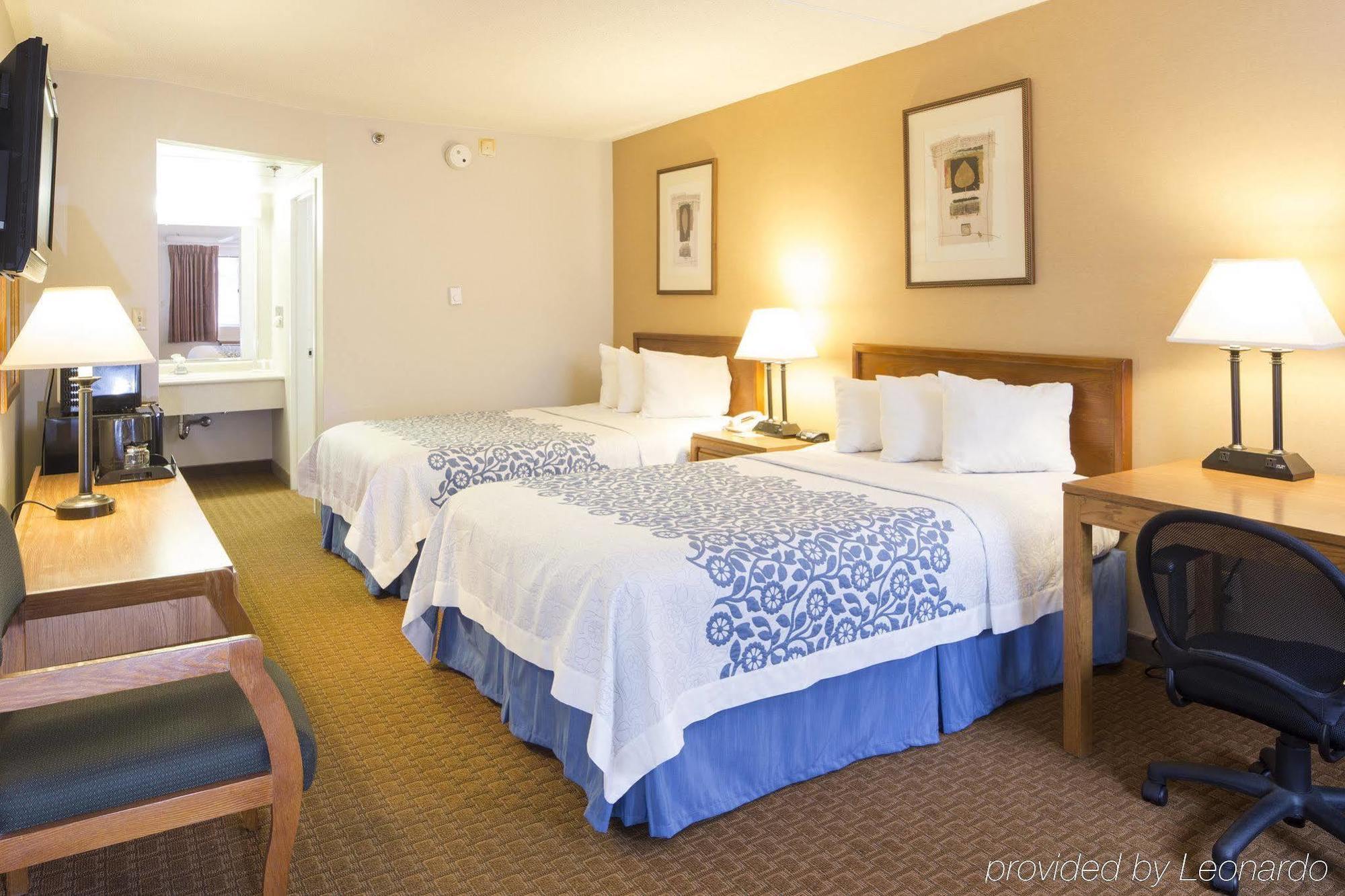 Days Inn By Wyndham Harrisburg North Kültér fotó