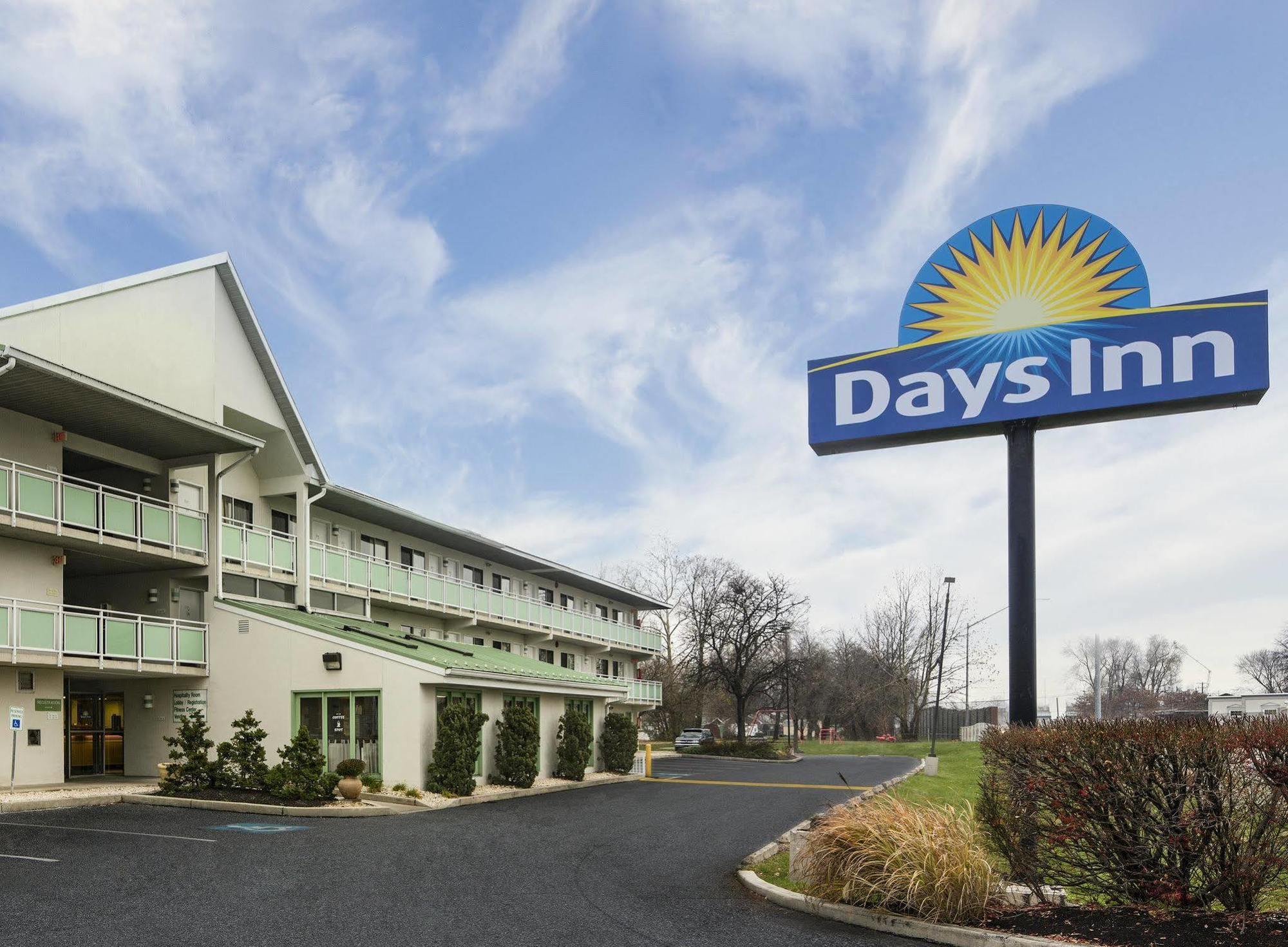 Days Inn By Wyndham Harrisburg North Kültér fotó