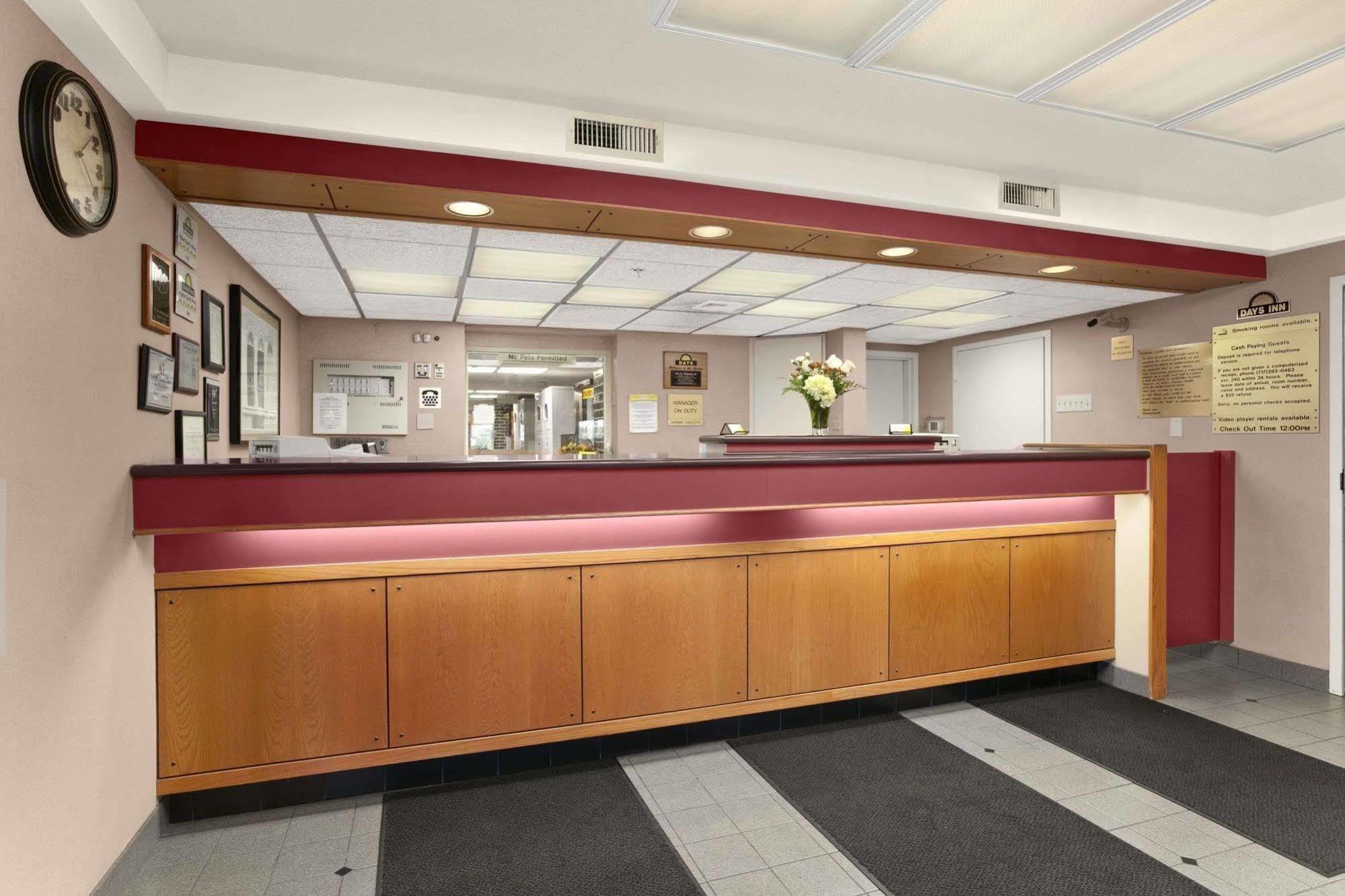 Days Inn By Wyndham Harrisburg North Kültér fotó