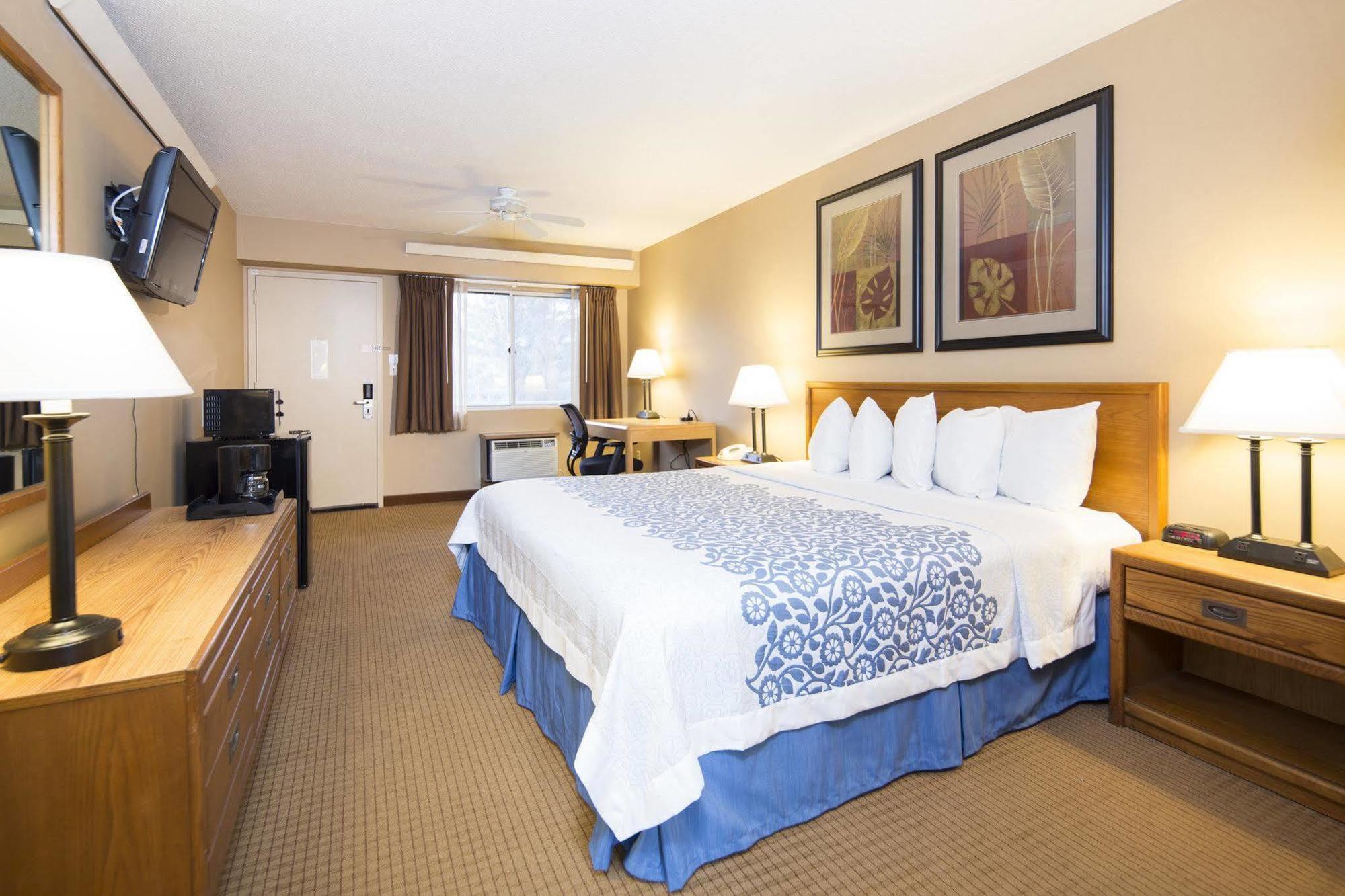 Days Inn By Wyndham Harrisburg North Kültér fotó