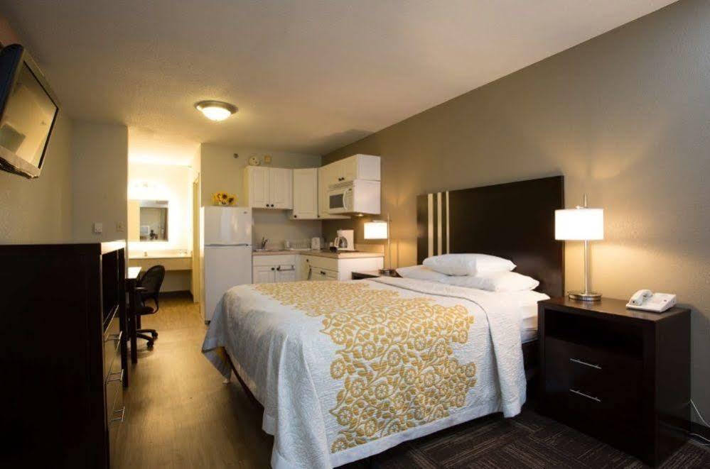 Days Inn By Wyndham Harrisburg North Kültér fotó