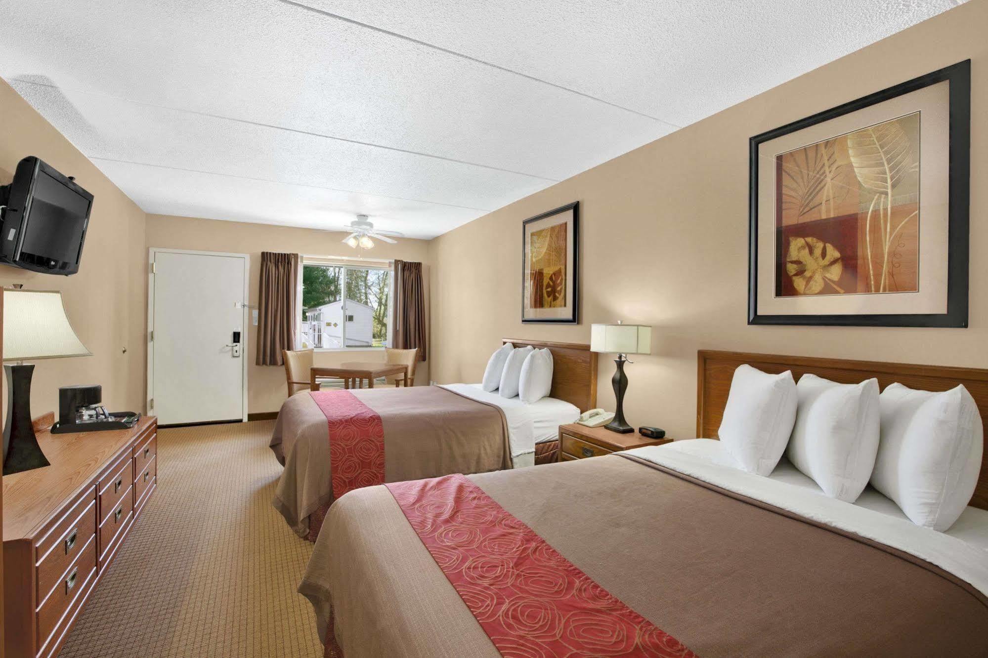 Days Inn By Wyndham Harrisburg North Kültér fotó
