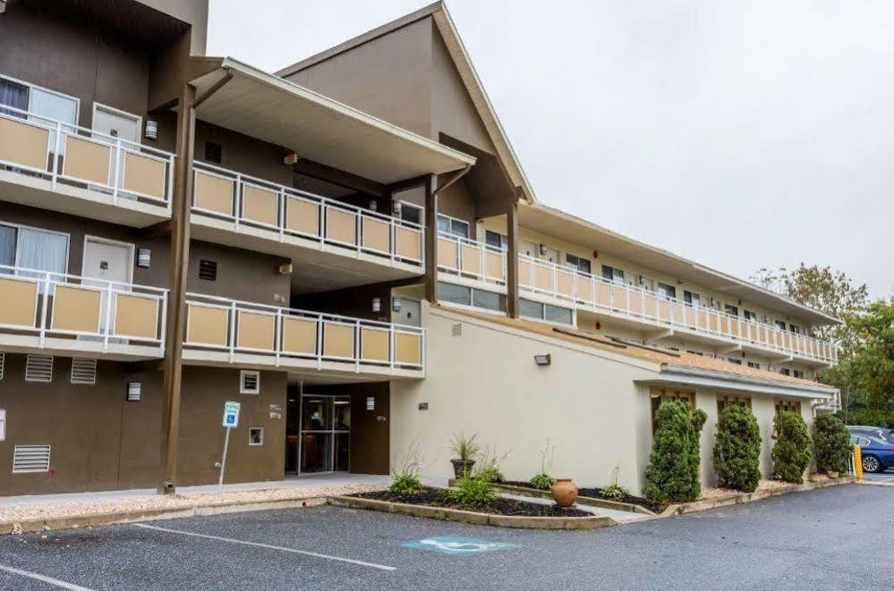 Days Inn By Wyndham Harrisburg North Kültér fotó