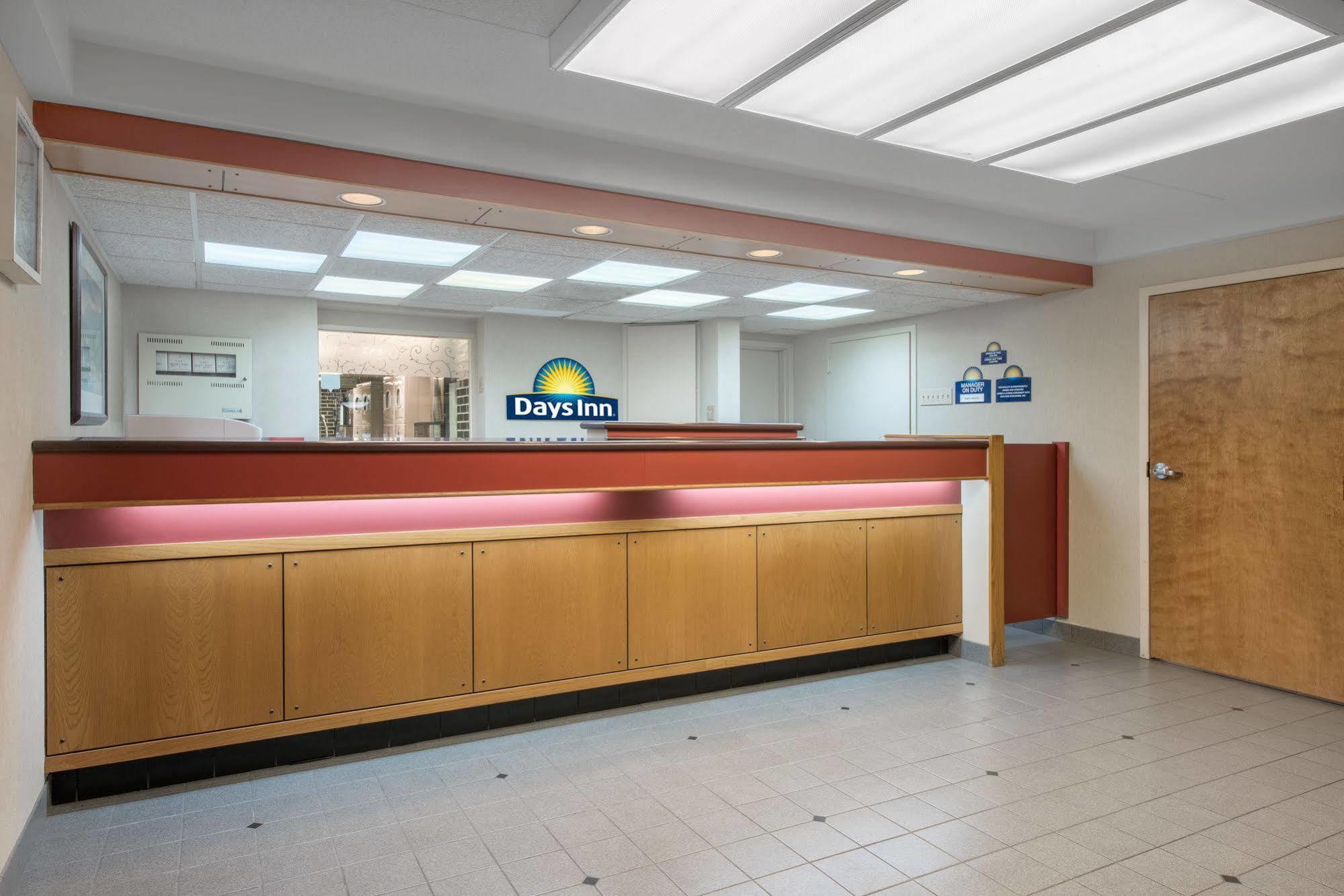 Days Inn By Wyndham Harrisburg North Kültér fotó