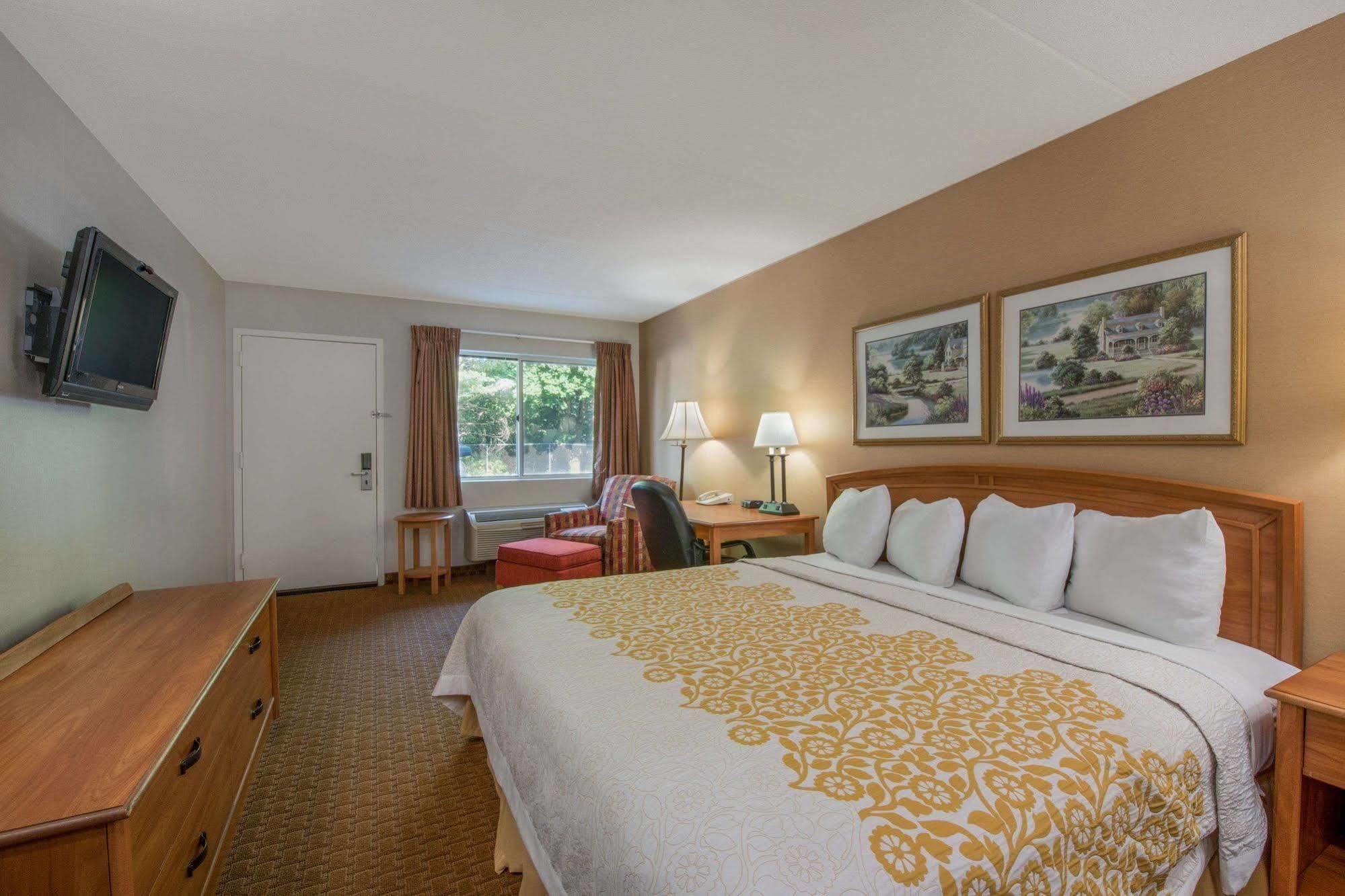 Days Inn By Wyndham Harrisburg North Kültér fotó