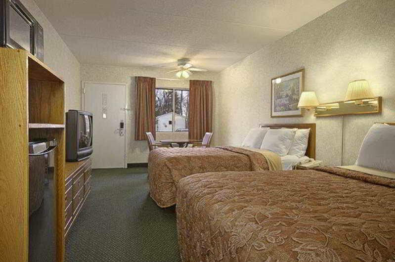 Days Inn By Wyndham Harrisburg North Kültér fotó