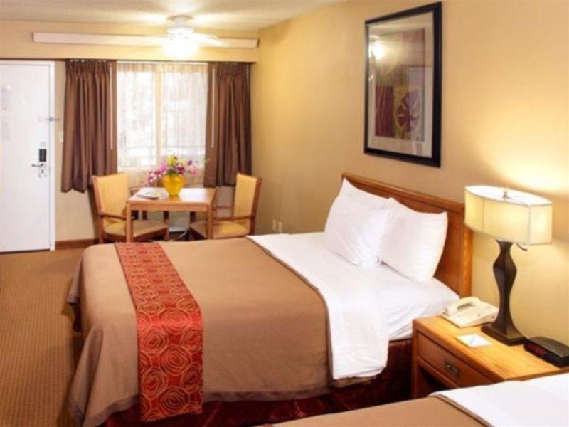 Days Inn By Wyndham Harrisburg North Kültér fotó